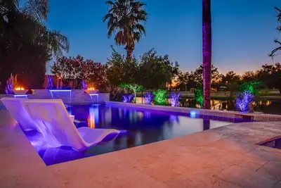 Image de Lakefront! Free Heated Pool, Spa. Boat, Kayak. Ev charger. Ocotillo Chandler.