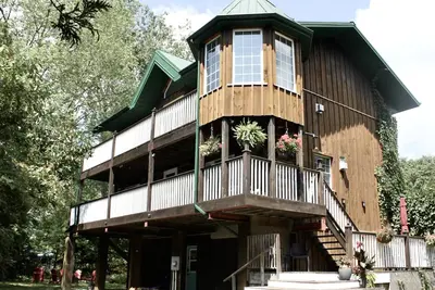 Image de Cozy & modern cottage right by the lake!