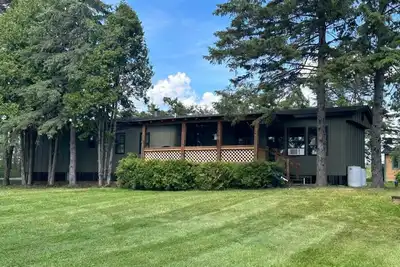 Image de Island Escape on Long Lake with beautiful views on Long Lake.