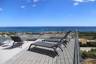 Image de moderne, vue mer panoramique, piscine chauffée