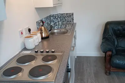 Image de Spacious one bedroom & Living Room family apartment - non smoker