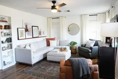 Image de The Village House - 3 bedroom, 1 bath home 1. 5 mi to Texas A&M, 2 mi to Legends