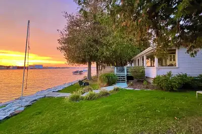 Image de Gigi's Wonderful waterfront home