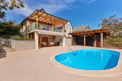 Image de Belle maison Ă Visoko avec sauna