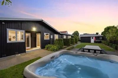 Above Par Golf Course Villa with Hot Tub 4bd3. 5bth