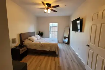 Image de Luxury 2 bed 2 bath condo in desirable area