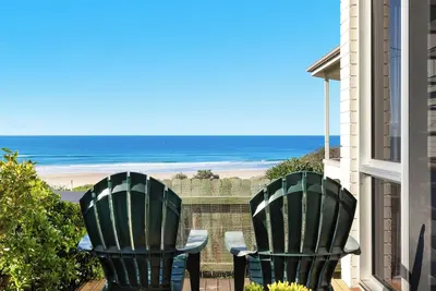 Image de Spindrift Lowerdeck Beach Front location! Retro style 2 bed, Wifi, Nespresso++++