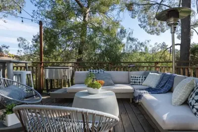 The Zen Treehouse Retreat- Great Views and Peaceful Decks! \n