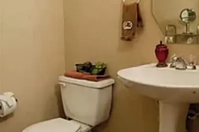 Image de close to the airport