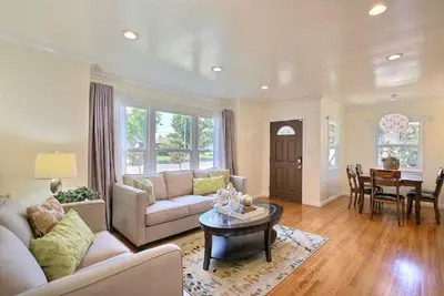 Image de Cozy 4bedrm private backyard close to Dtla disney