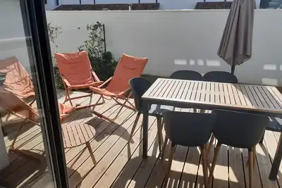 Image de Maison avec jardinet à 10 minutes à pied de la plage et du centre