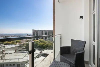 Image de Spacious and Elegant 2 Bedroom Apartment