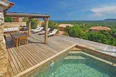 Image de Maison En Pierre Type Bergerie - Piscine Privee Chauffee A Stella