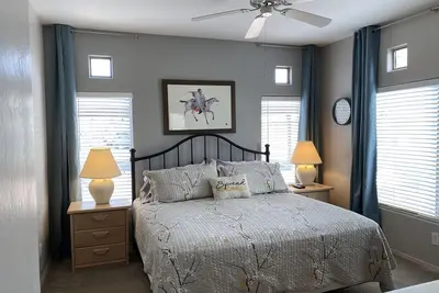 Image de Relax in this Beautiful Oro Valley Condo - Right Next to the Pool!