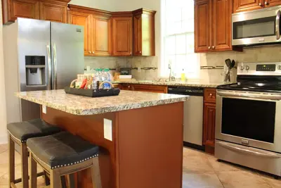 Image de Authentic Edgewood 3 Bed House with Private Yard