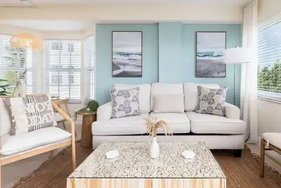 Image de Unbeatable Views from Lux Oceanfront Suite