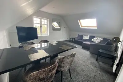 Image de Pristine 2 bedroom apartment with off street parking