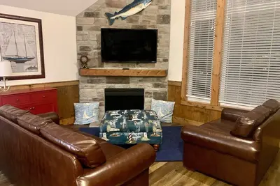 Image de Huge 4bdr/3ba cottage  in Stormy Point Village with fireplace and rec room!