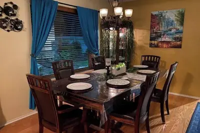 Image de Upstairs Building.