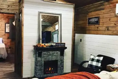 Image de Peaceful Cabin. Hot Tub near Lake Eufaula for R&R.