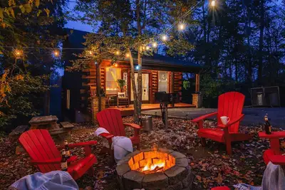 Image de ❤️Honeymoon View | Firepit, Hottub, 2 Master Ensuites✨