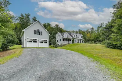 Image de Meriden Village of Plainfield Home w/ Backyard