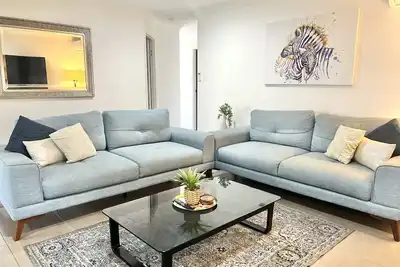 Image de Bundy’s Best! Modern Luxury in the heart of town.