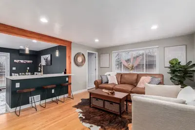 Cozy and Sophisticated  3 bedroom