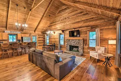 Image de Big Canoe Mountain Resort Cabin w/ Pool Access!