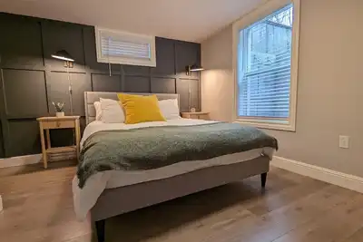 Image de Hollywood Casa | Close to Max & Bus | 1 bd W/D in unit | full kitchen