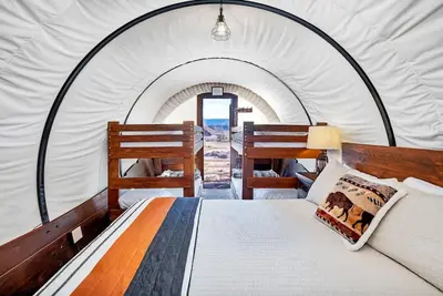 Image de Unique Wagon w/ 1qb-2bb bathroom #21