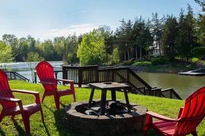 Image de Log Cabin Lakehouse | Pool | Beach | Kayaks | Firepit