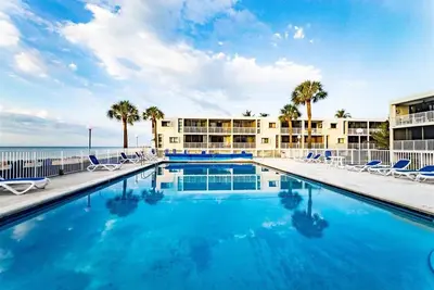 Beachfront oasis w/heated pool and garden view #17