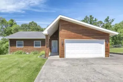 Hocking Hills Cedar Ranch Cabin