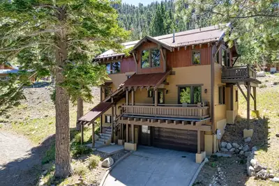 Image de Gull Lake Craftsman, a custom home that sleeps 10.