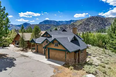 Image de The Alpine Chalet - Sleeps 14!