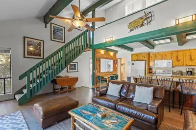 Image de Sierra Suns 9, a townhome steps from the marina