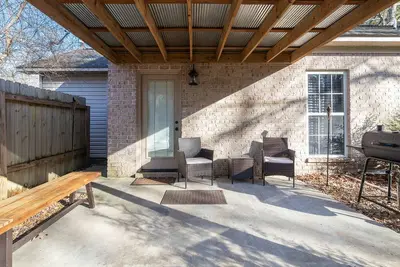 Image de Charming Pet Friendly retreat mins from campus