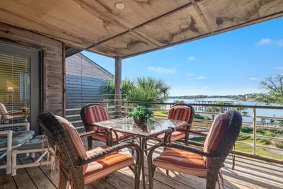 Image de Needle Rush Point F23 | Walk to FloraBama | 2 Pools | Boat Docks w/Slips | My Beach Getaways