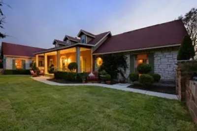 Image de Elegance And Comfort With Our 4000 Sq Ft. Home On 5 Acres ~ Minutes From Austin