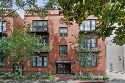 Image de Lincoln St Condo: Quiet Spot Near Night Life!