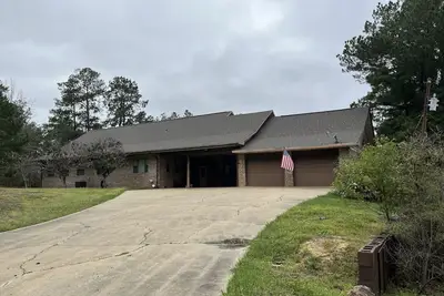 Image de Belle La Vie! Spacious Lake house with gorgeous views!