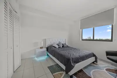Image de *Cozy 2/2 Apt on The Legendary Calle Ocho Strip*