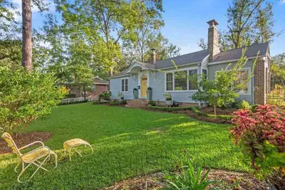 Image de Designer's Exclusive at Pine Hill Gardens