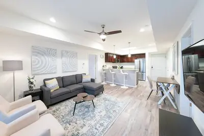 Image de 2g| Homely Private Condo| Charm in Kat & Marketplace|