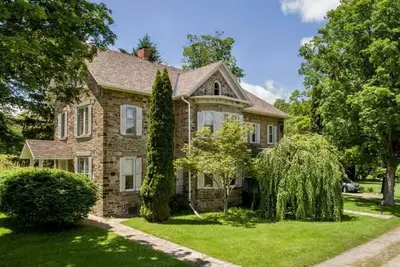 Image de 19th Century Estate Farmhouse with Modern Comforts in the Finger Lakes Region