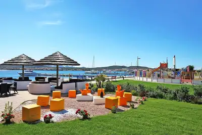 Image de Joli appartement avec climatisation, piscine, Wifi, Tv, terrasse et animaux admis