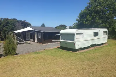 Image de Secluded Cottage in bush and garden setting and close to the sea