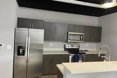 Image de We are located around hotels and restaurants and airport are very close