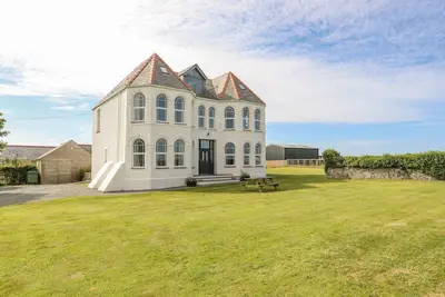 Image de Plas Newydd, pet friendly, with a garden in Rhosneigr